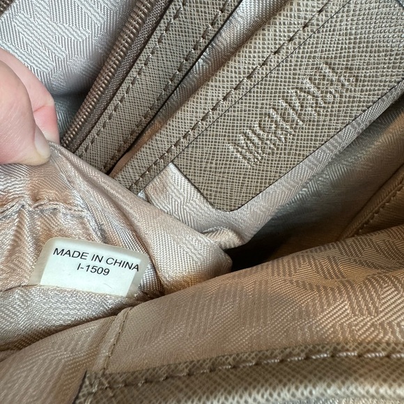 Michael kors handbag - Picture 13 of 17